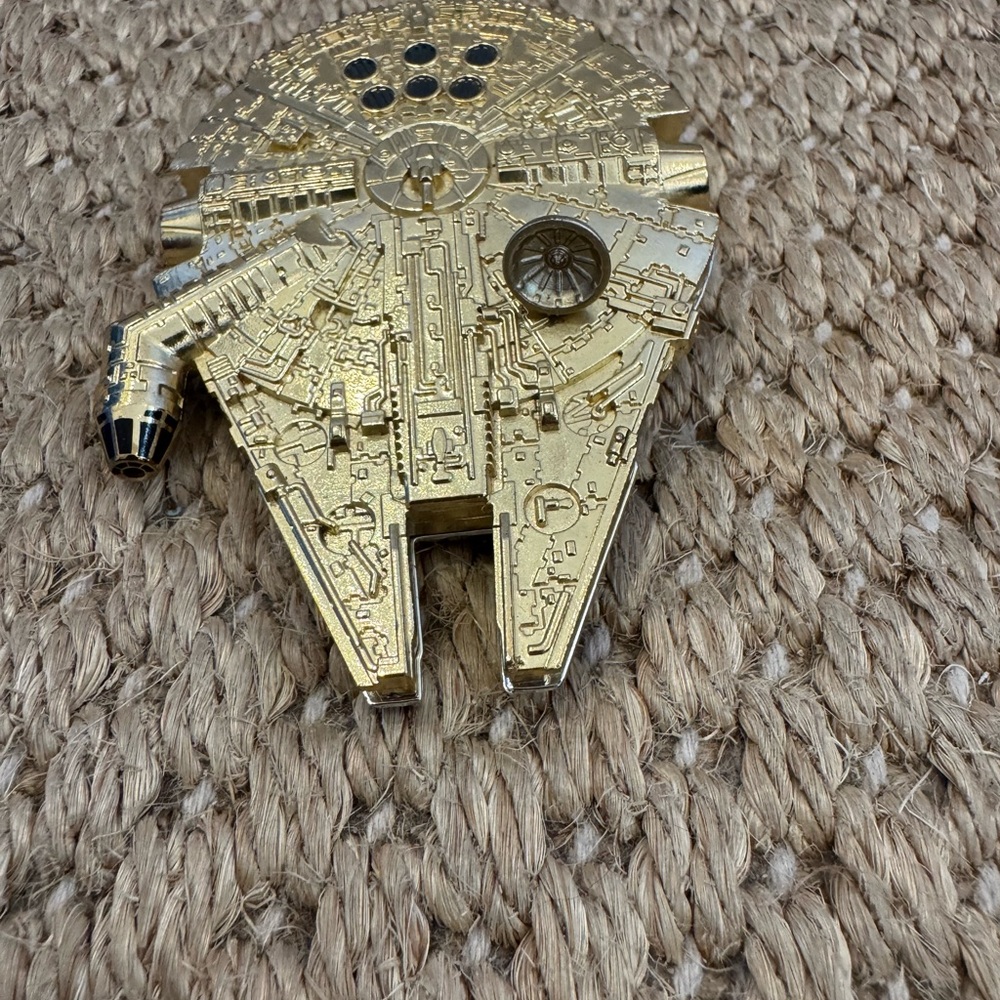 Gold Millennium Falcon Metal Model. Excellent condition. No base as seen - Picture 3 of 8